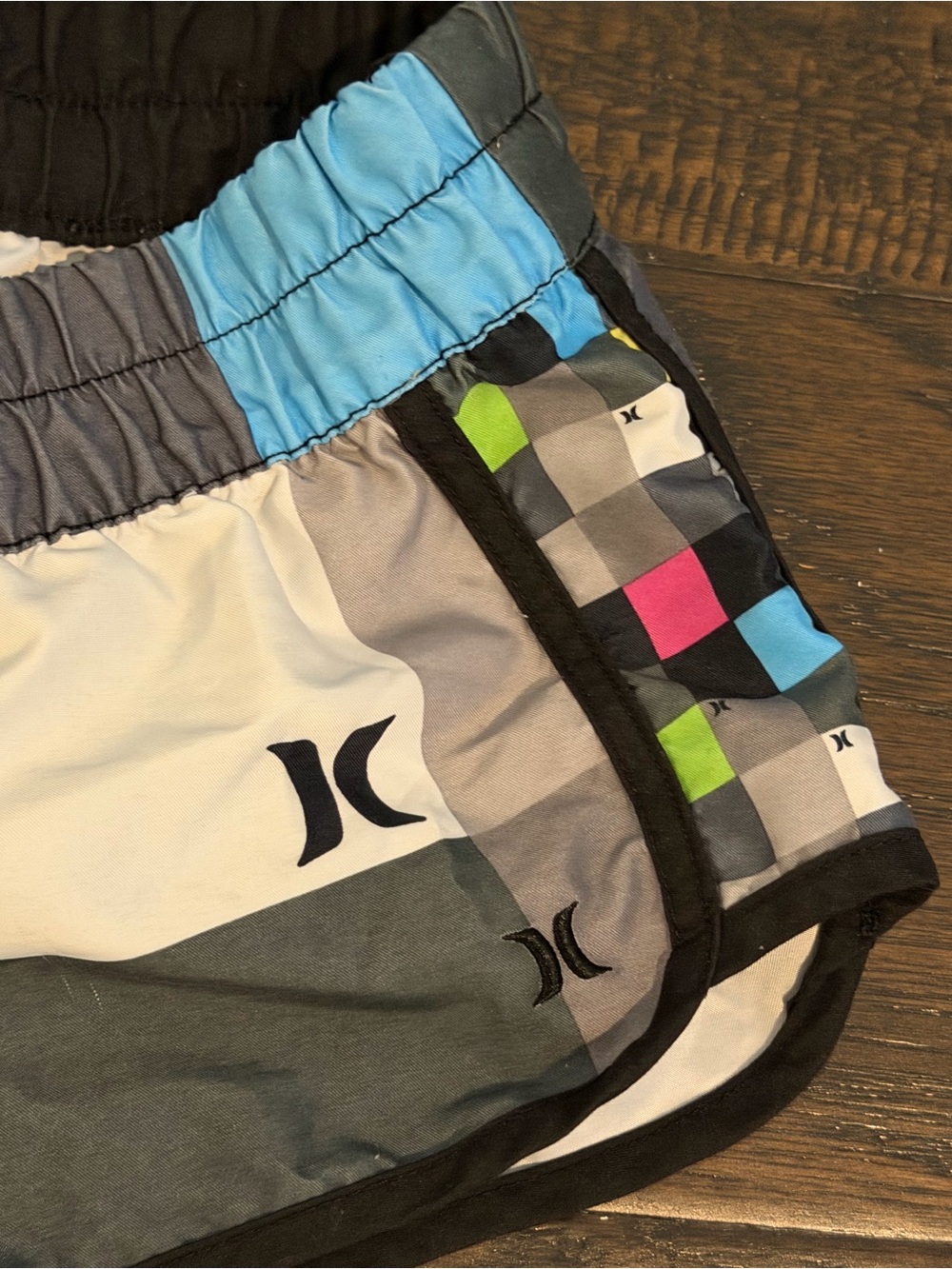 HurleyMulticolor Patchwork low rise Shorts - Picture 2 of 4